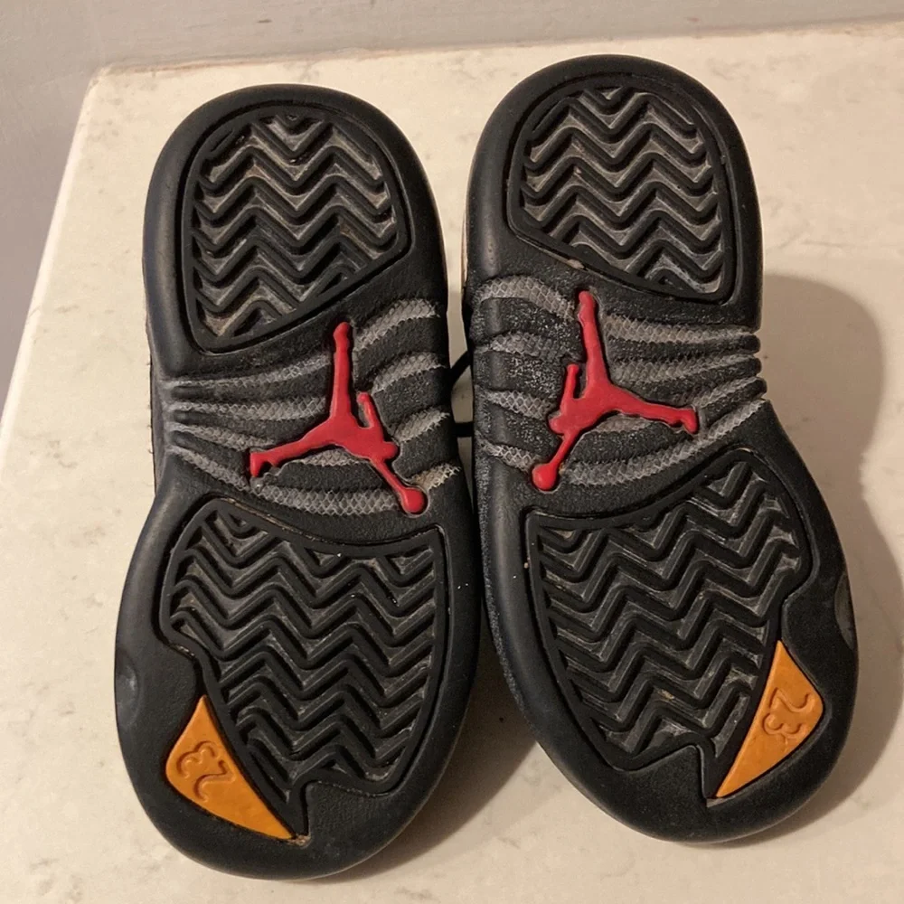 Air Jordan high top sneakers - Picture 3 of 4